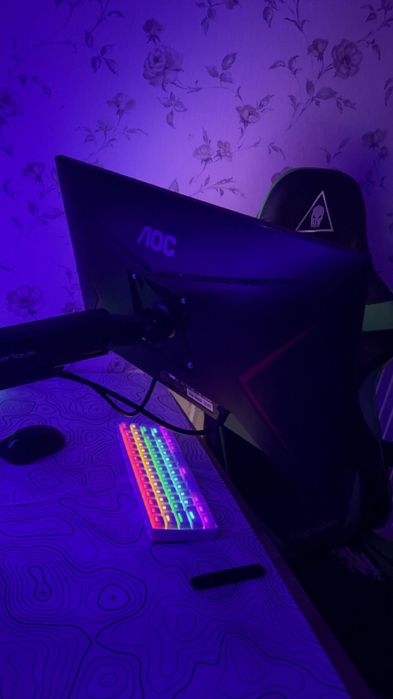 vând monitor 165 hz!