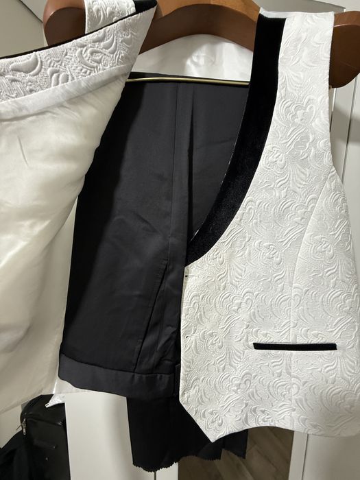 Новый белый смокинг.