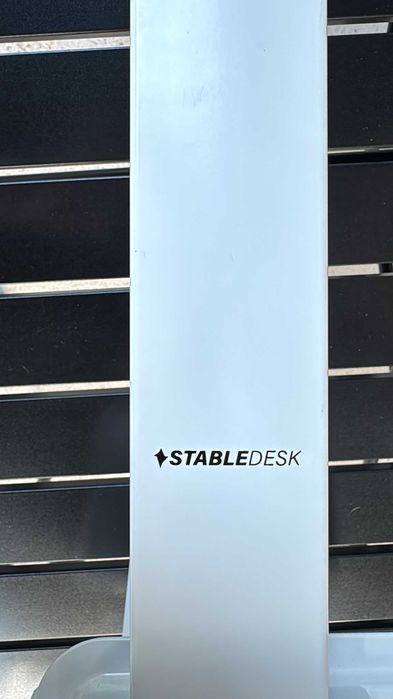 Suport PC StableDesk Reglabil pentru Birou – Montaj Sub Blat – Alb