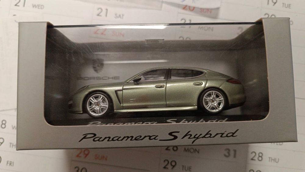 Продавам нови модели на Porsche 1:43