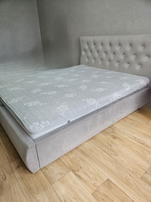 Продам кровать с матрасом