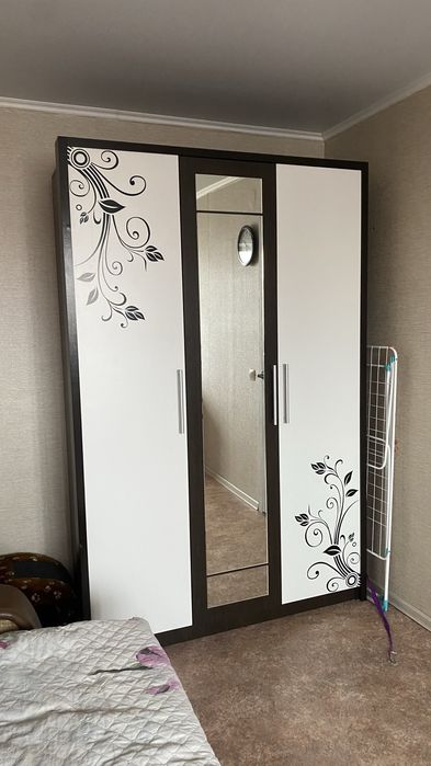 Продам шкаф белый