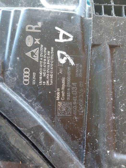 Десен фар audi a6 c8