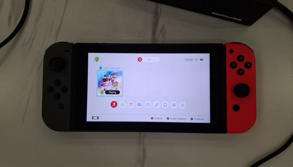 Nintendo Switch + Just Dance + Допълнителен джойстик