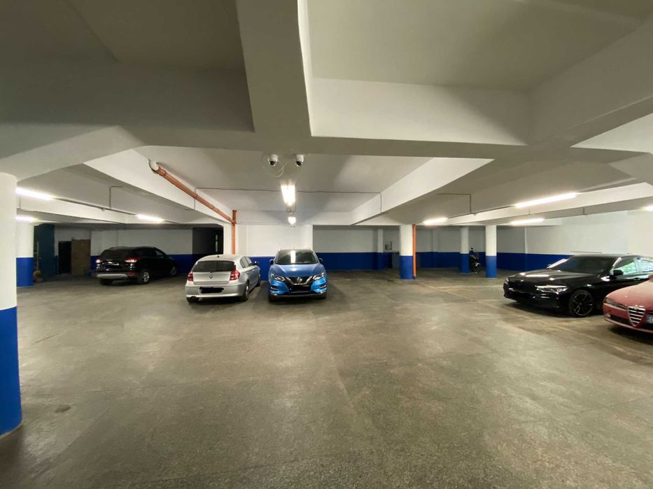 Дава се под наем Гараж / Паркомясто в София, Витоша - 3 кв.м за 74.46 € - Снимка #1