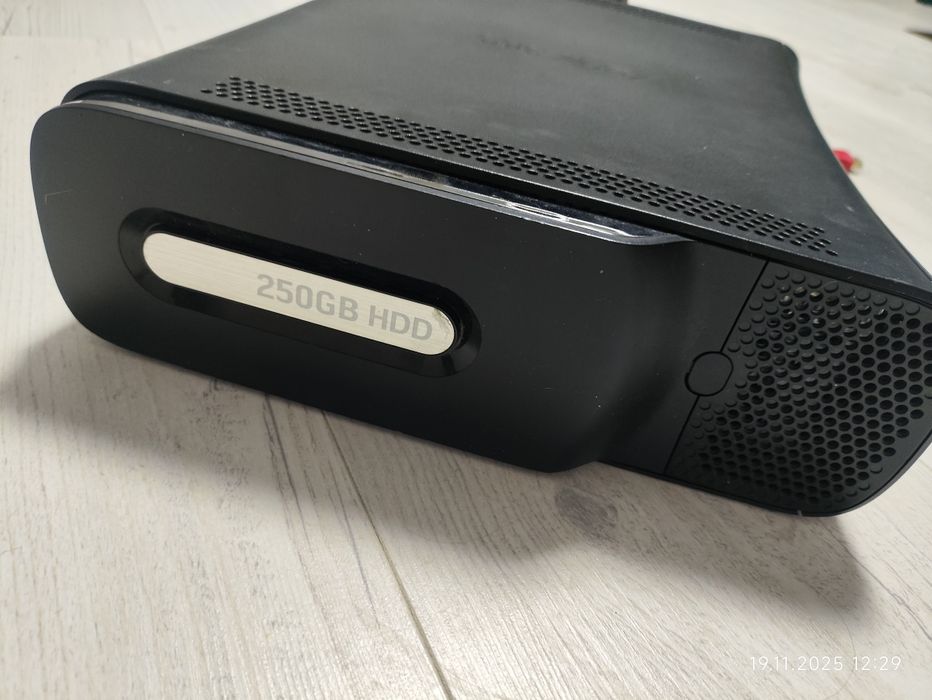 Продам Xbox 360 Elite 250GB