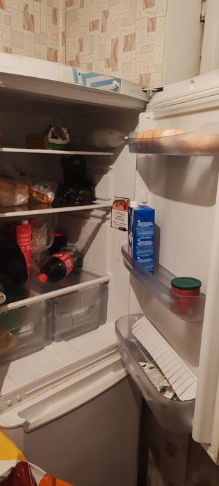 Продам холодильник Indesit