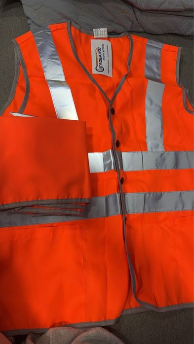 Светоотражающий жилет. В наличии 2 шт Продам по 2500 тг
