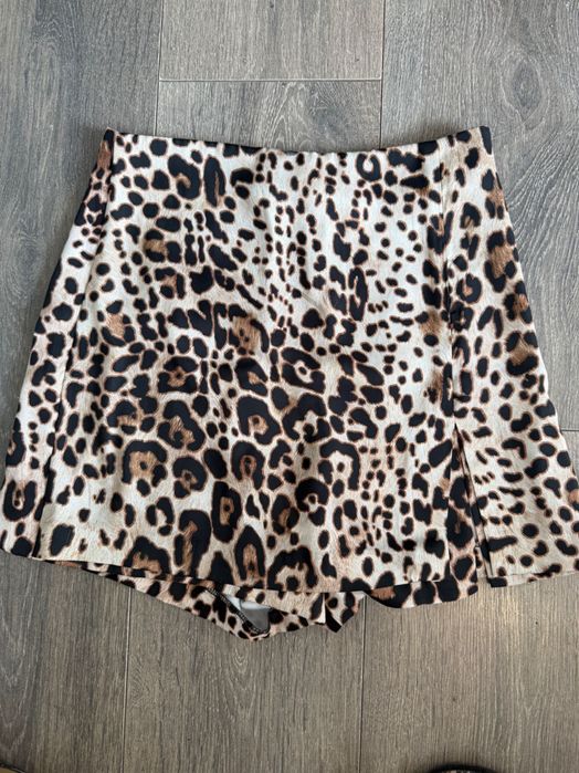 Сатенени къси пола панталонки ZARA, хс размер