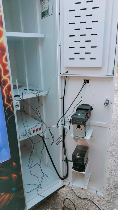 Продам Вендинговый аппарат для продажи напитков