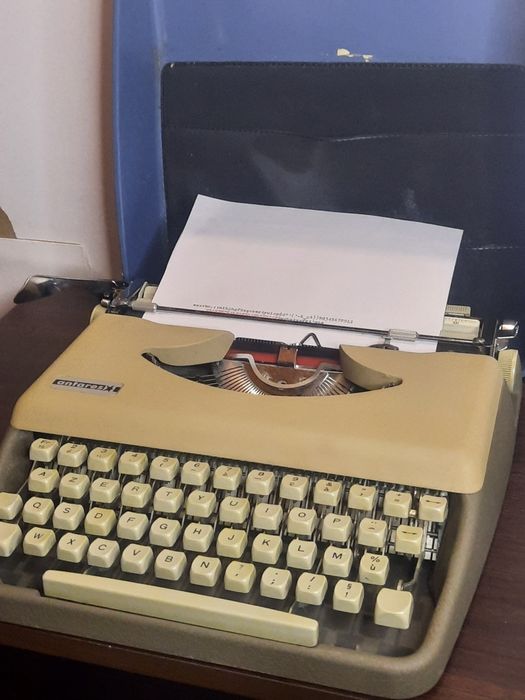 Mașină de scris Antares impecabilă