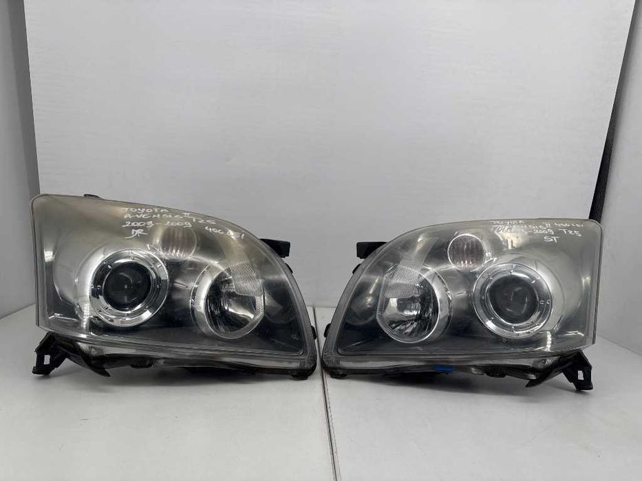 Faruri Toyota Avensis II T25 2003-2009 far dreapta far stanga cu lupa