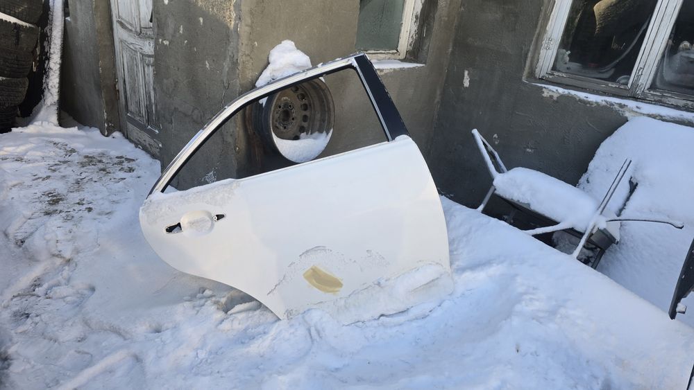 Продам дверь камри 40