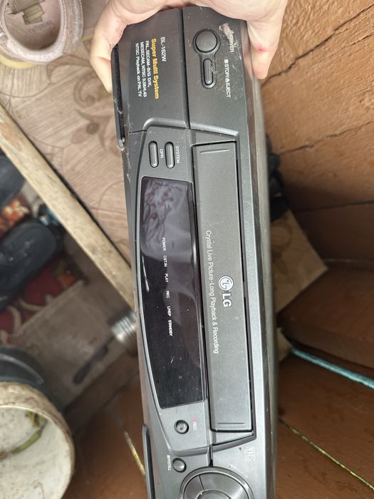 Продам видеомагнитофон кассетный