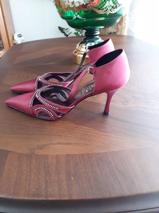 Продам туфли на шпильки
