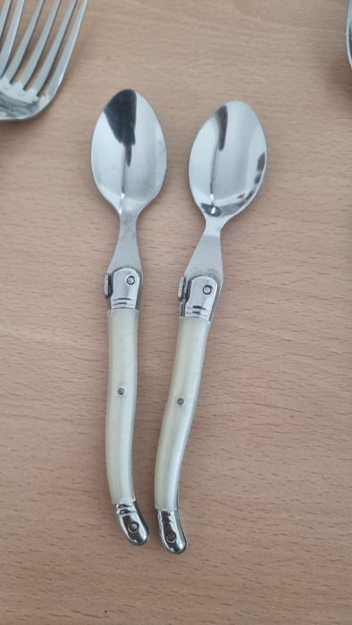 Tacamuri asortate Laguiole Originale