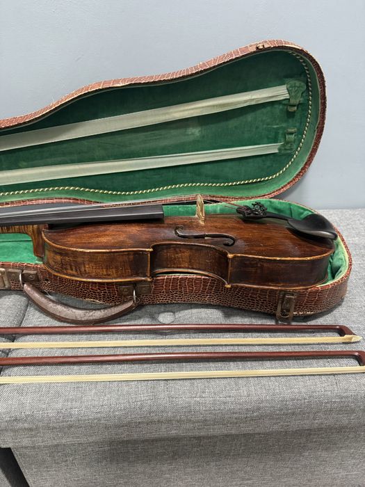 Vand o vioara veche 1880 facuta de fratii Wolff