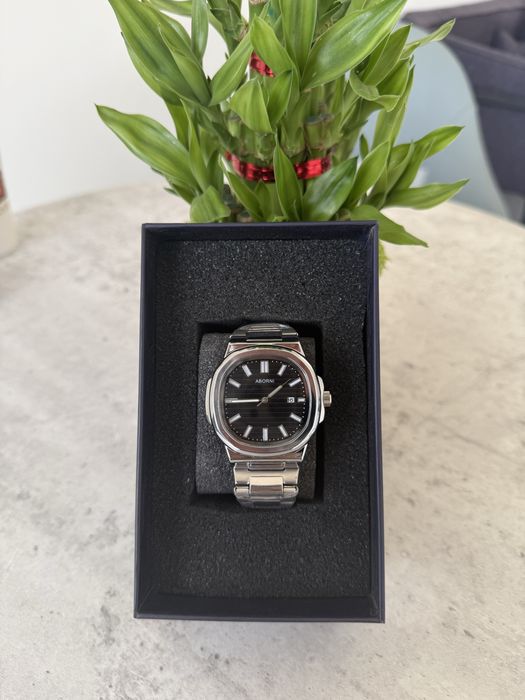 Aborni soat sotiladi lux kacestvo