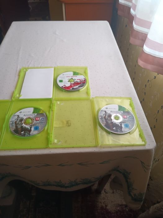 Vând jocuri Xbox 360