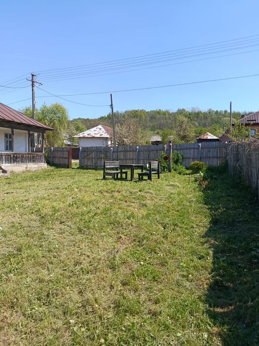 Vând casă cu teren1750mp com Gușoeni