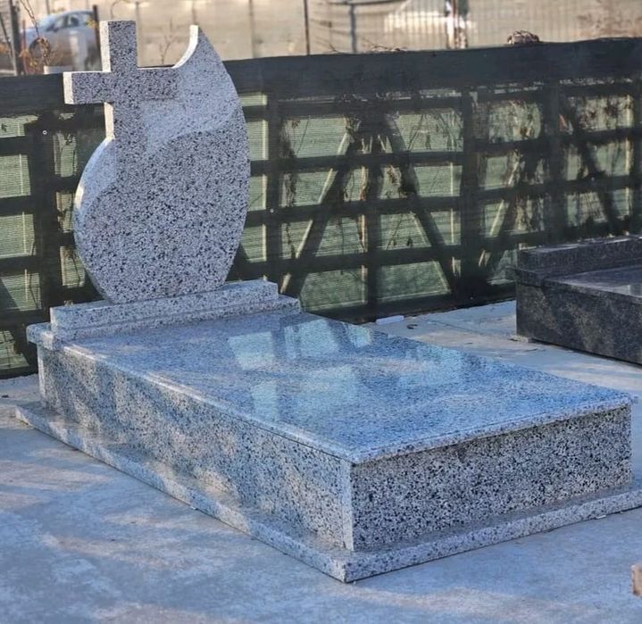Cruci Cavouri Borduri Facem Diferite Lucrări în Cimitire