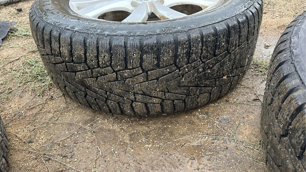 Комплект 245/60/18 nokian