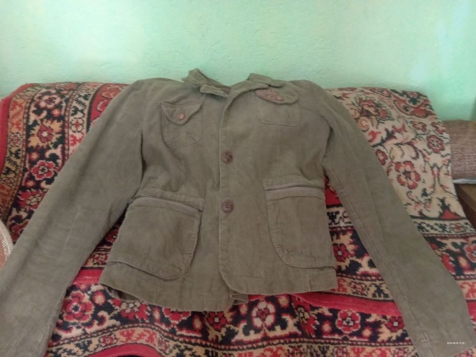 Vând costum de dama din stofa grena, costum vesta și fusta midi