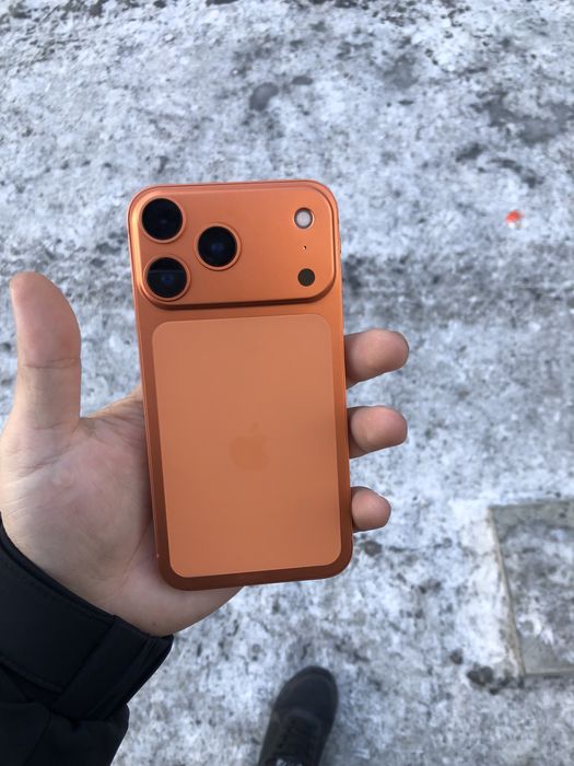 Продам айфон хр в корпусе 17 про