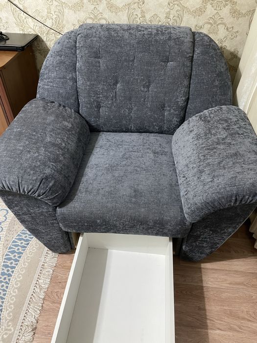 Продам диван и два кресла