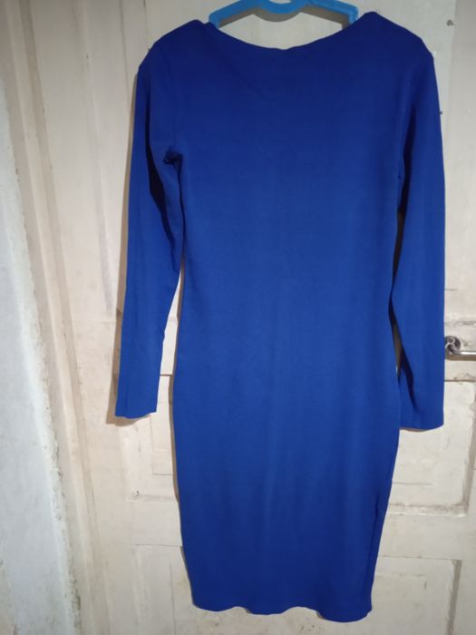 Продам новое классическое платье.Ращиер 48.Цена 50.000.