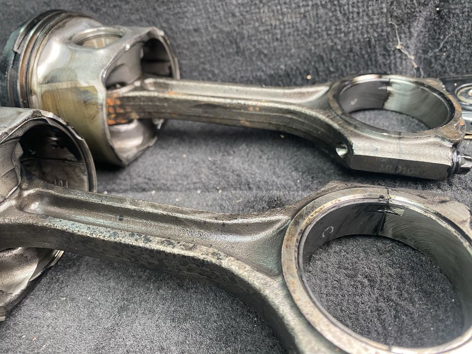 Бутала с биели и лагери D4FE 1.6 Kia/Hyundai