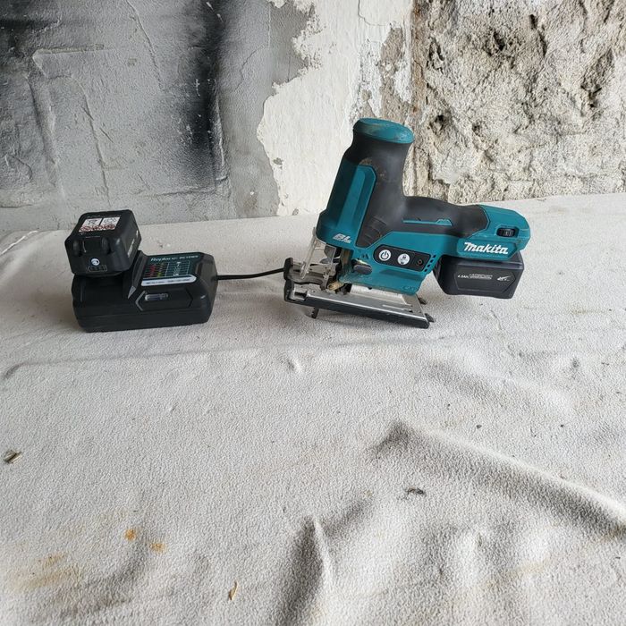 Fierăstrău Pendular Makita JV102D - 12V