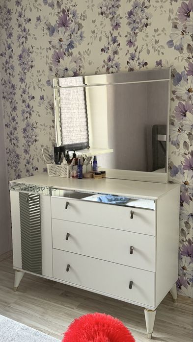 Продам спальный гарнитур