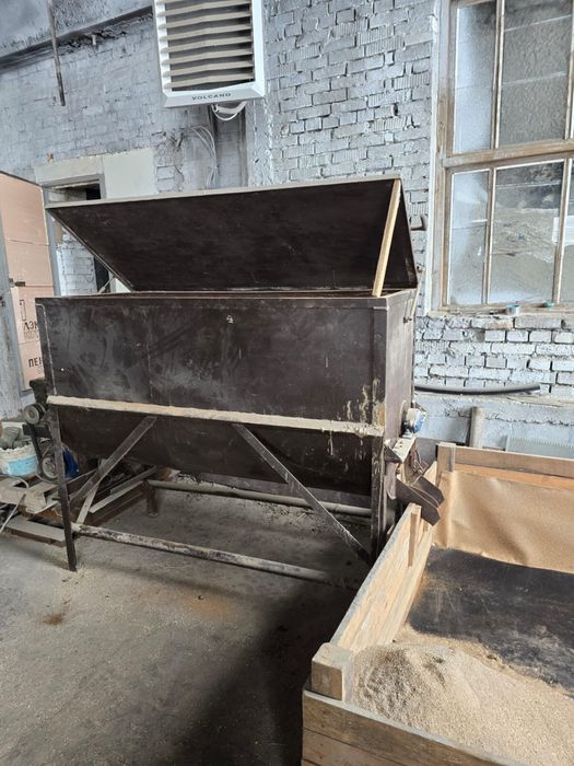 Продам смеситель кормов