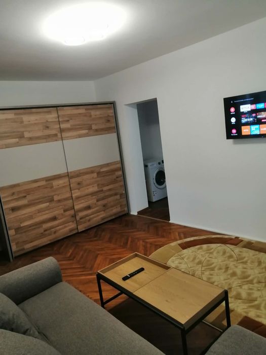 Apartament de inchiriat zona centrala cu loc de parcare . Str General Christin tell