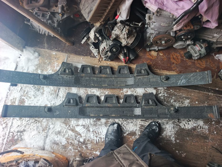 Toyota Sienna Наполнитель бампера пенопласт