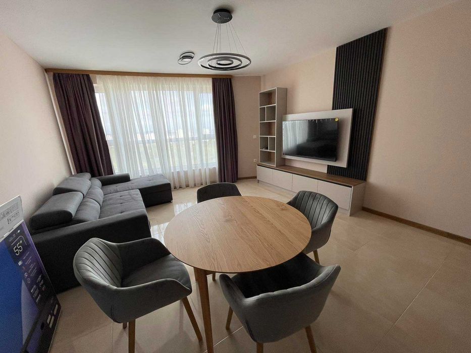 Дава се под наем Двустаен апартамент в Бургас, Славейков - 120 кв.м за 969 € - Снимка #1