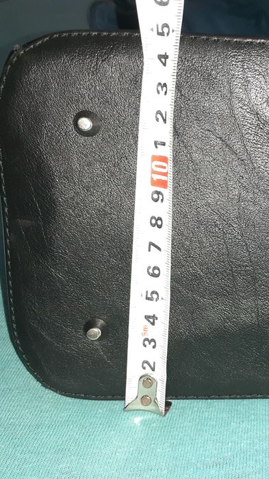 Малка черна кожена чанта