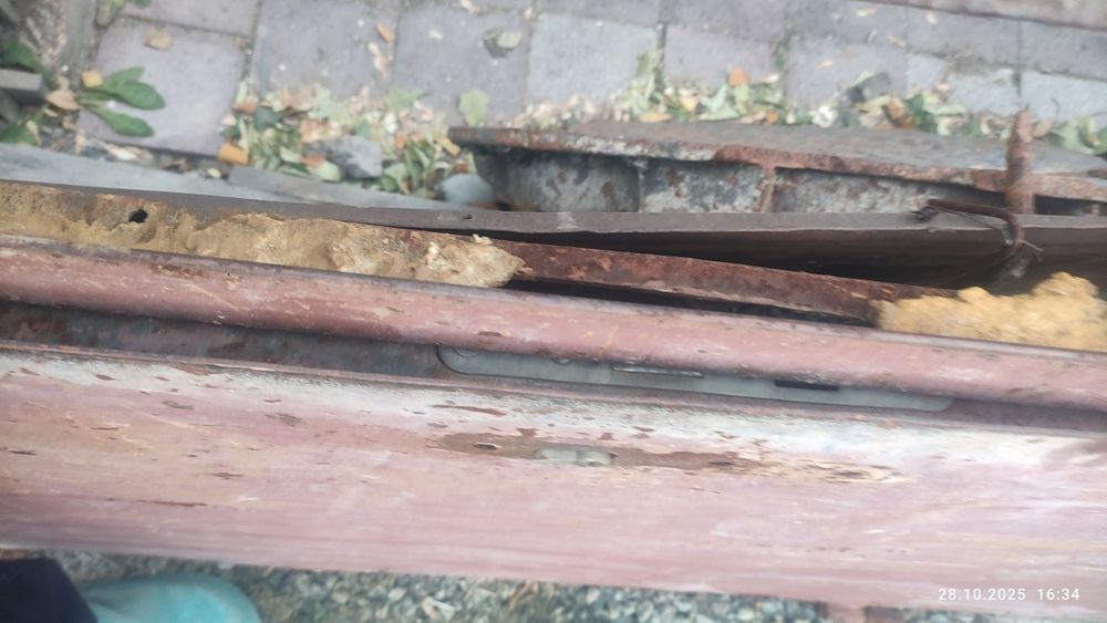 Дверь стальная с рамой