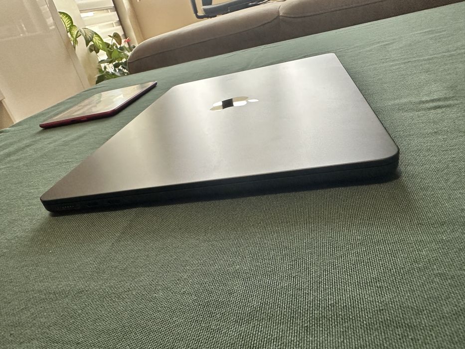 Macbook Air M3 2024