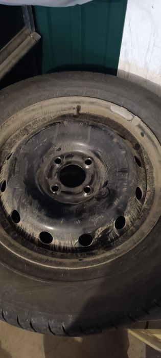 Продам резину летнюю 15 на дисках.