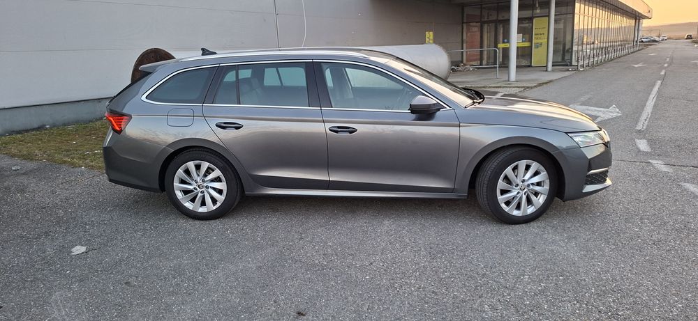 Skoda Octavia FL Combi 2.0 TDI DSG 150CP Matrix LED / Garanție 2028 / 23000km
Prim proprietar – stare noua!
Achiziționată de nouă din România
Pret m