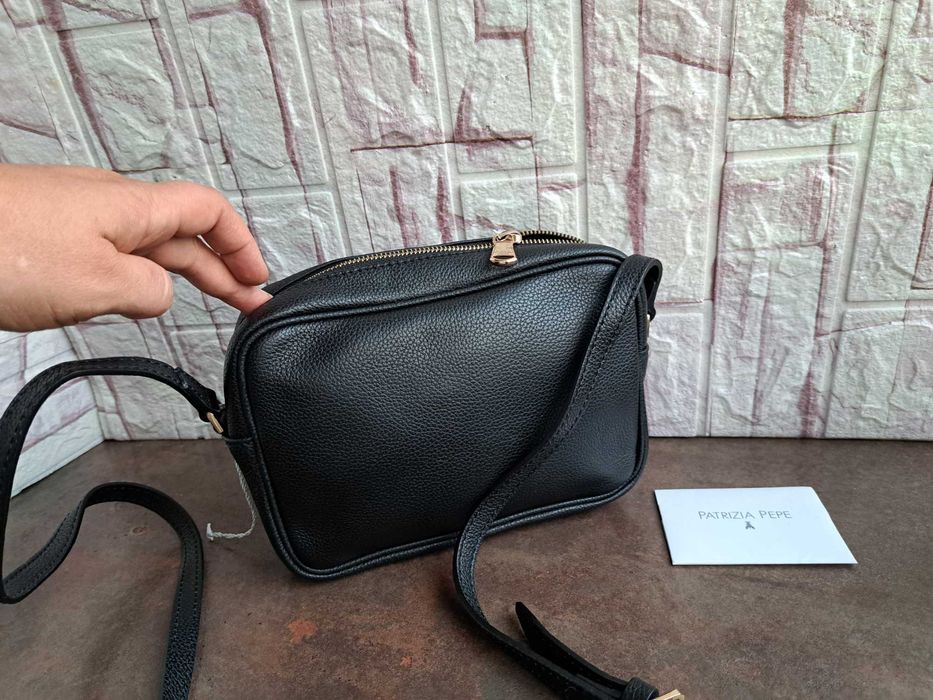дамска черна чанта,Patrizia Pepe,малка чантичка-естествена кожа