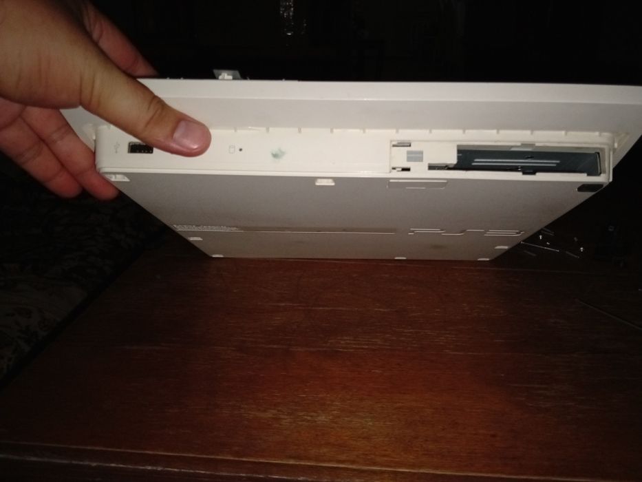 Продается пс3 на запчасти.Обмен приветствуется.