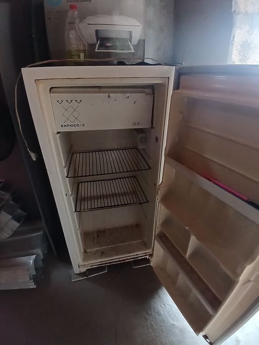 Холодильник работает