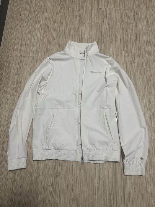 Ветровка на Champion.