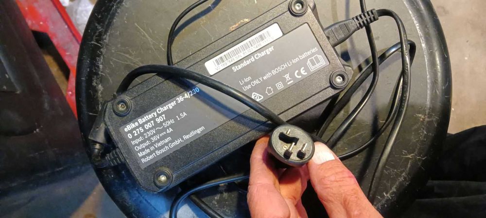 Зарядно за велосипед, тротинетка, скутер, ховърборд