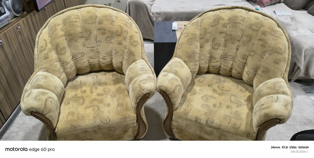 Продавам 2 броя кресла.