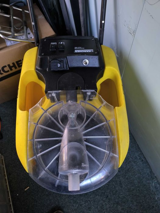 Karcher Puzzi 300s Професионална машина за пране на килими