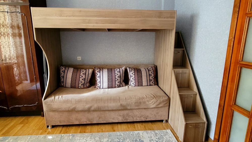 Продам двухяростную кровать.